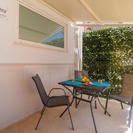 Aparthotel Madagi Beachfront